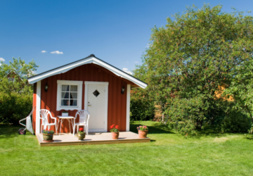 an outdoor building which is now a small granny flat or ancillary accommodation.
